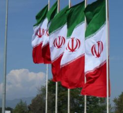 تولید و فروش انواع پرچم تشریفات پرچم رومیزی پرچم اهتزاز