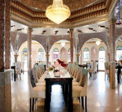 رستوران نگارستان  در ملک شهر